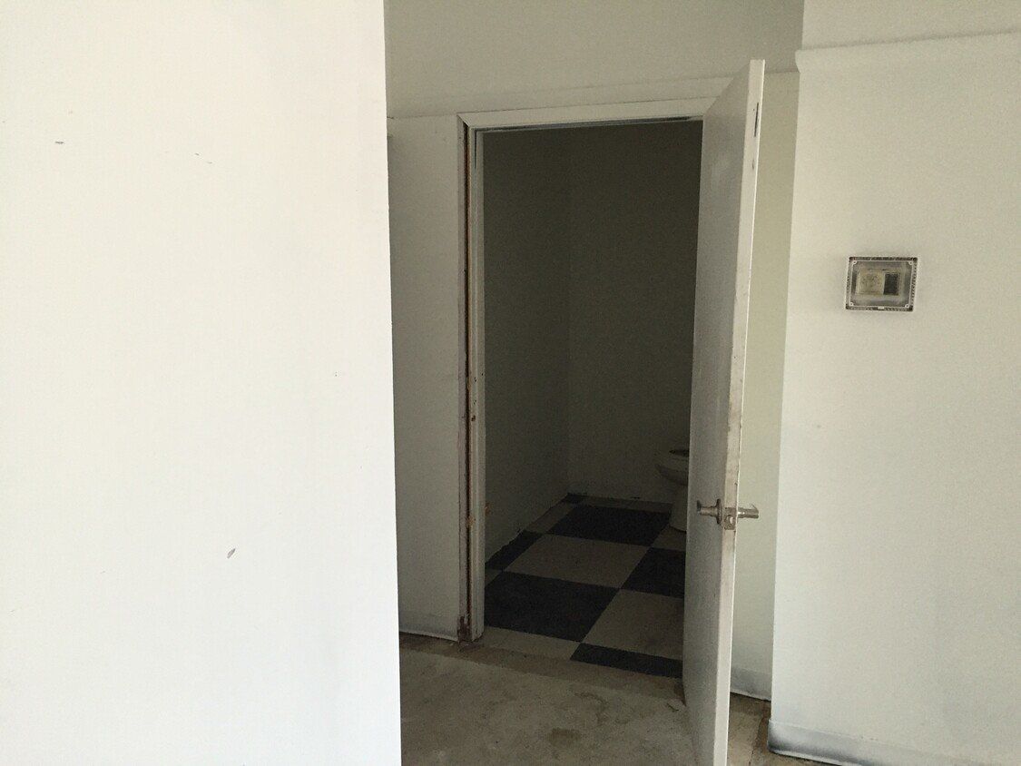 Retail/Medical Spaces For Lease: 1440 Dunn Ave, Jacksonville, FL 32218